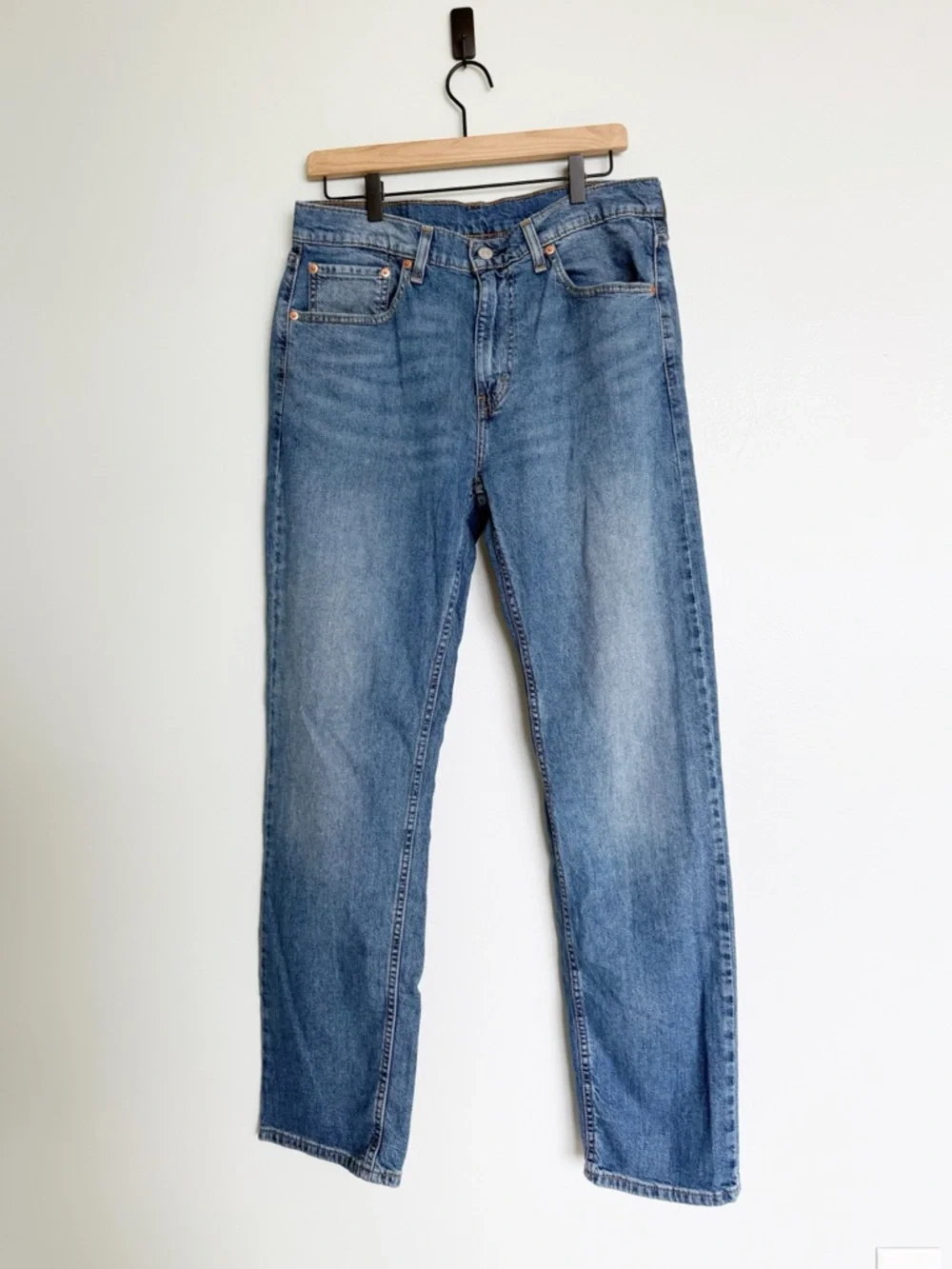 Levi’s 505 33x34 Medium Wash Straight Leg Jeans
